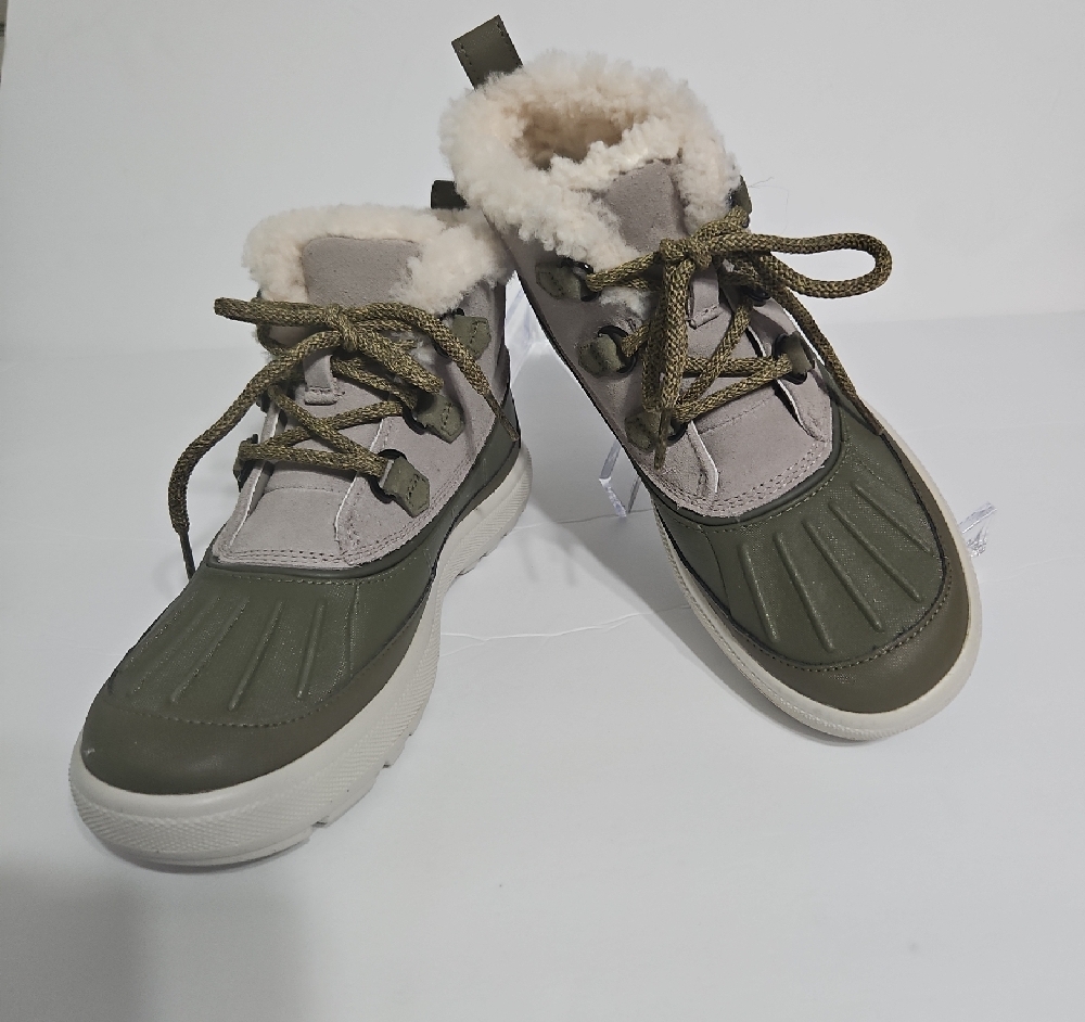 NIKE WOODSIDE CHUKKA2  Olive Green and Gray Winter Boots